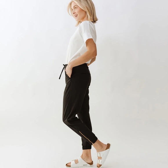 Albion Jetsetter Women's Joggers Black Size Medium Travel Comfy Activewear - Picture 3 of 12